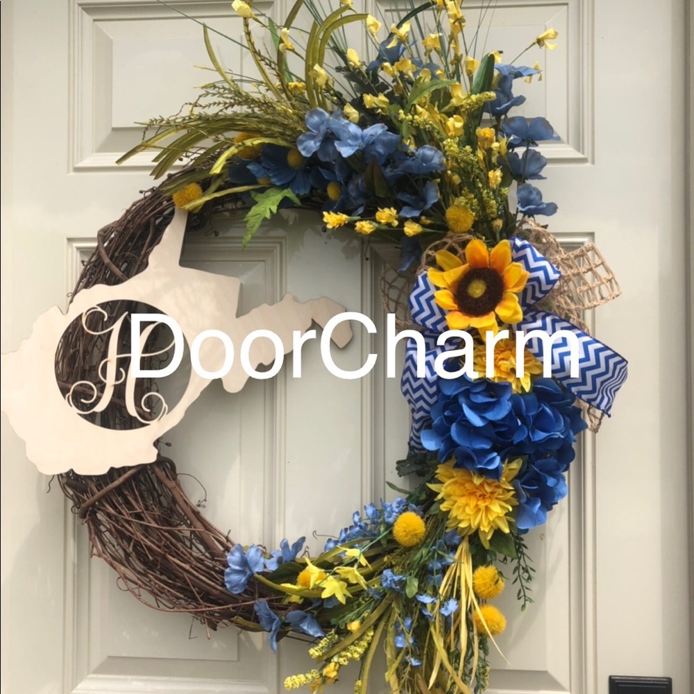 Grapevine wreath with monogram initial state.